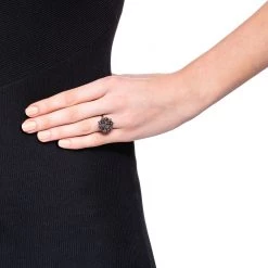 Γυναικείο ασημένιο δαχτυλίδι FOLLI FOLLIE FF BOUQUET μαύρο -Γυναικεία Αξεσουάρ Κατάστημα 1721747.0 0000 2 folli follie γυναικείο ασημένιο δαχτυλίδι folli follie ff bouquet μαύρο x1000