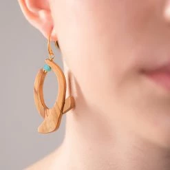 Γυναικεία κρεμαστά σκουλαρίκια APOXYLO 712 C SHAPE OLIVE WOOD καφέ μπλε -Γυναικεία Αξεσουάρ Κατάστημα 1755238.0 e400 2 apoxylo γυναικεία κρεμαστά σκουλαρίκια apoxylo 712 c shape olive wood καφέ μπλε x1000
