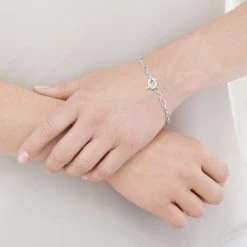 Γυναικείο ασημένιο βραχιόλι LINKS OF LONDON SIGNATURE XS C -Γυναικεία Αξεσουάρ Κατάστημα 1778626.0 0000 3 links of london γυναικείο ασημένιο βραχιόλι links of london signature xs c x1000