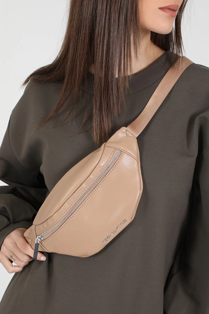 Γυναικεία τσάντα μέσης KENDALL+KYLIE HBKK-321-0002-36 μπεζ 4 Γυναικεία τσάντα μέσης KENDALL+KYLIE HBKK-321-0002-36 μπεζ - Image 2